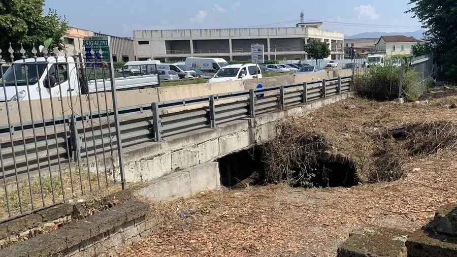 Il punto in cui ha ceduto la roggia