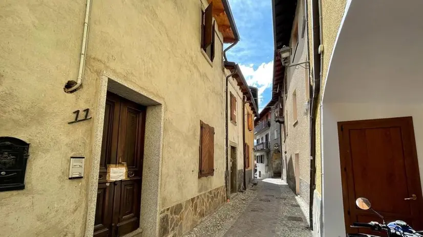 L’abitazione della Ziliani di via Ballardini a Temù - © www.giornaledibrescia.it