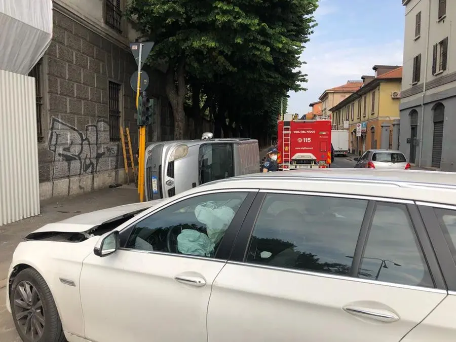 L'incidente tra auto e furgone in via Pastrengo