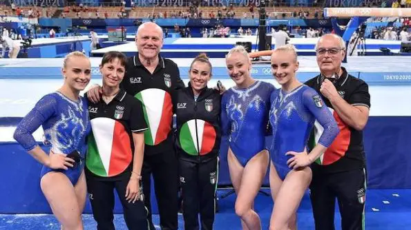 Vanessa Ferrari con la squadra - Foto da Instagram © www.giornaledibrescia.it