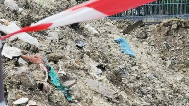 Rifiuti e terra sul cantiere - Foto © www.giornaledibrescia.it