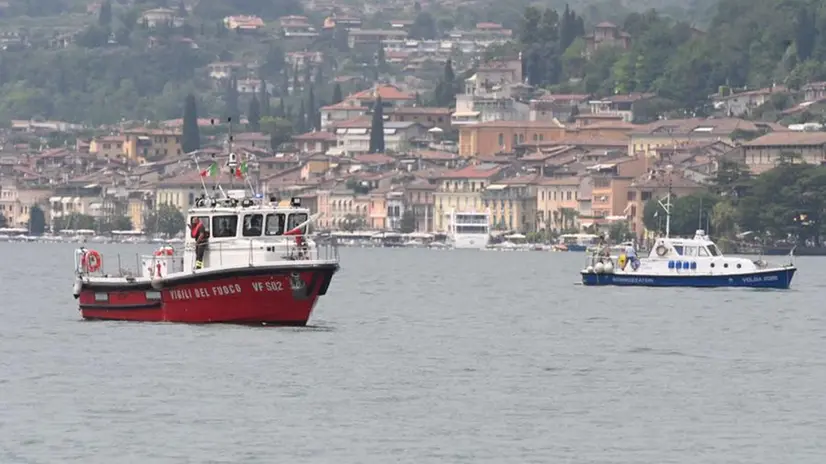 Incidente nautico, proseguono le ricerche della ragazza dispersa