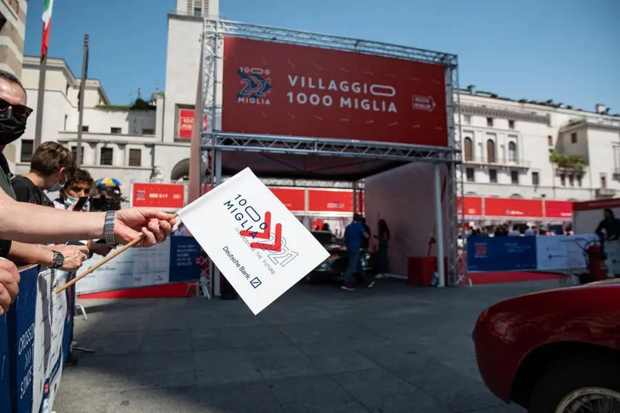 Mille Miglia 2021: la punzonatura al Village di piazza Vittoria/2