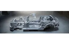 La scocca in alluminio della nuova Mercedes Amg SL: nel progetto le leghe di alluminio firmate Raffmetal - © www.giornaledibrescia.it