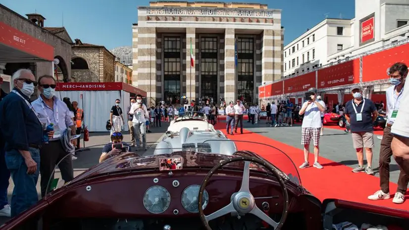 Mille Miglia 2021: la punzonatura al Village di piazza Vittoria/3