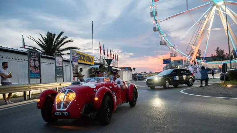Mille Miglia 2021: il passaggo a Marina di Massa