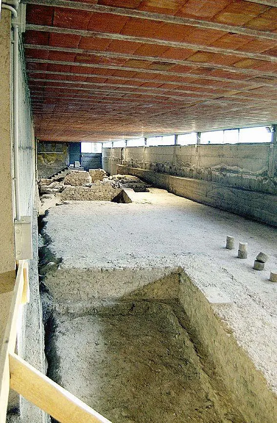 I resti romani riemersi sotto il liceo Arnaldo: terme e sepolcri