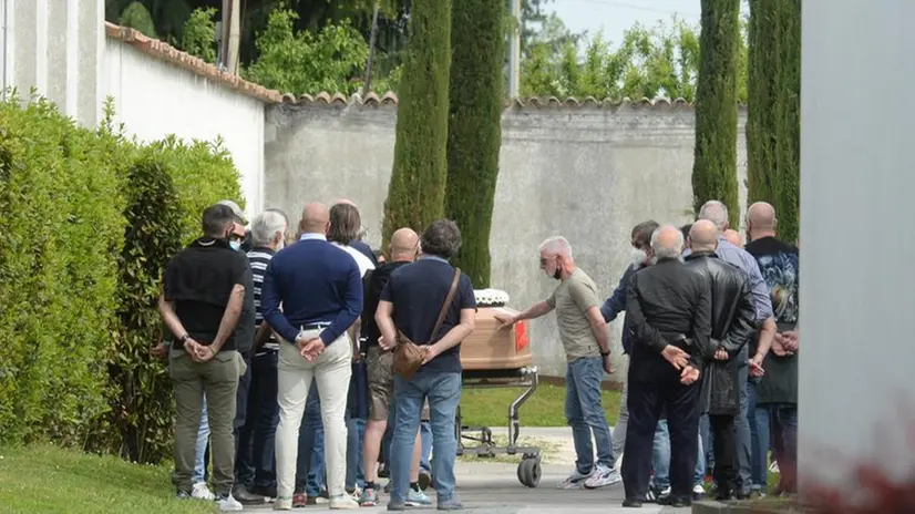 L'addio dei neo fascisti a Kim Borromeo