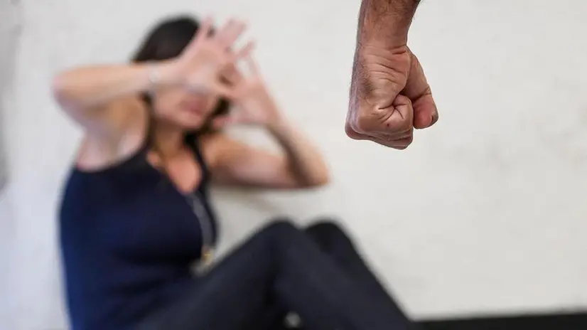 Violenza su una donna (foto simbolica) - © www.giornaledibrescia.it