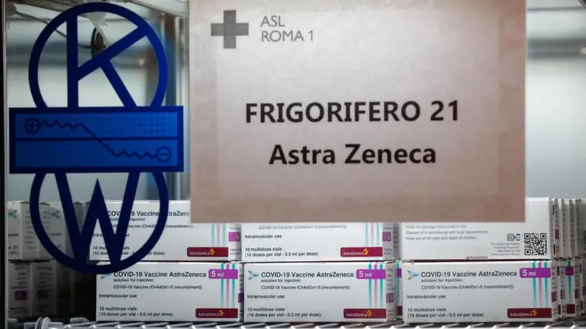 Dosi di vaccino AstraZeneca - Foto Ansa/Giuseppe Lami © www.giornaledibrescia.it