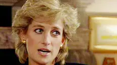 Due frame dalla storica intervista del 1995 a Lady Diana