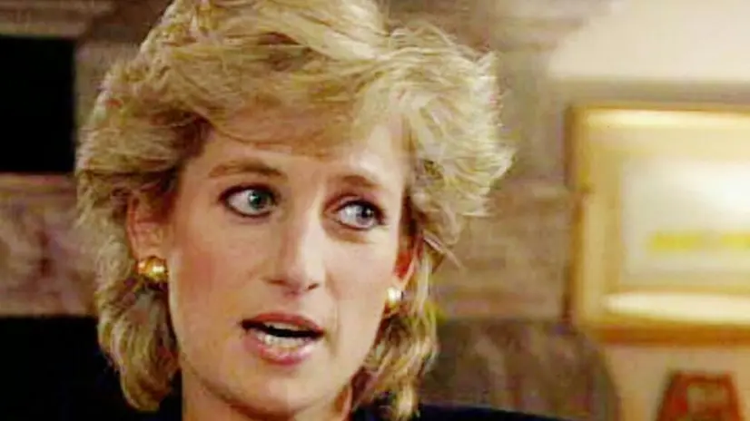 Due frame dalla storica intervista del 1995 a Lady Diana