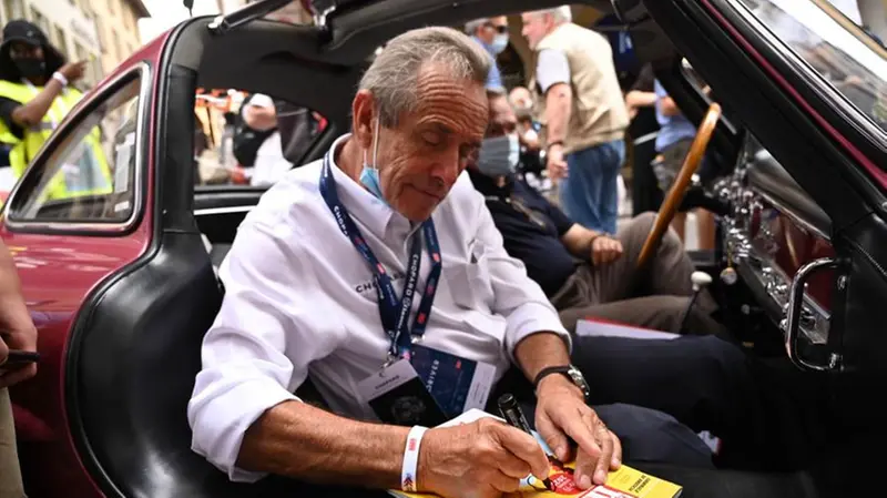 Mille Miglia 2021/2: la seconda parte di punzonature in piazza Vittoria