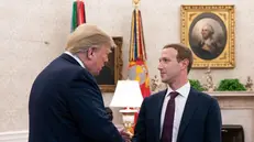 L'incontro tra Donald Trump e il fondatore di Facebook Mark Zuckerberg nel 2019 - Foto Ansa  © www.giornaledibrescia.it