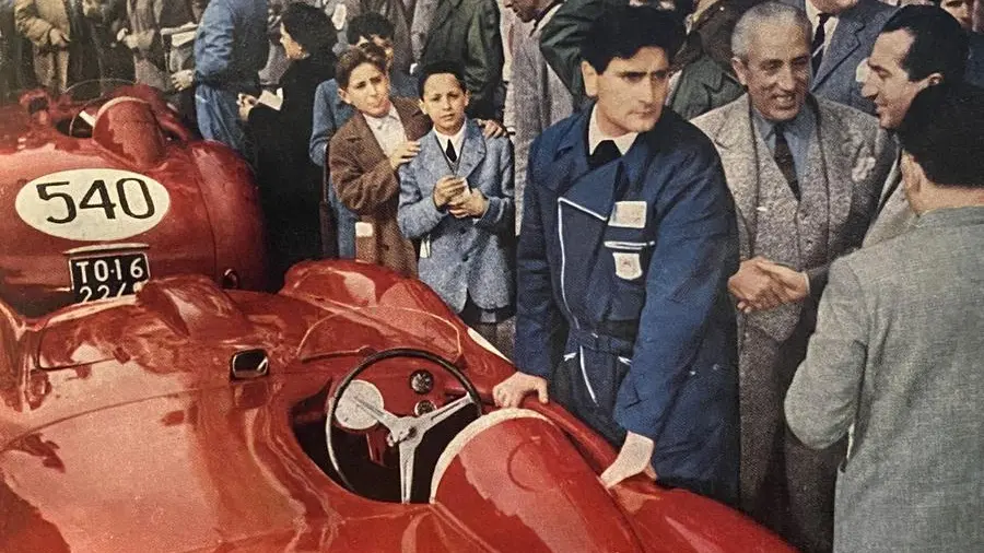 In primo piano la Lancia D24 di Alberto Ascari, vincitore della XXI Mille Miglia del 1954