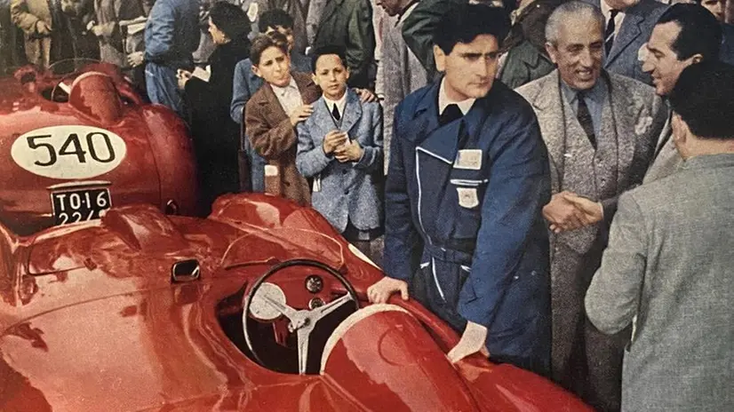 In primo piano la Lancia D24 di Alberto Ascari, vincitore della XXI Mille Miglia del 1954