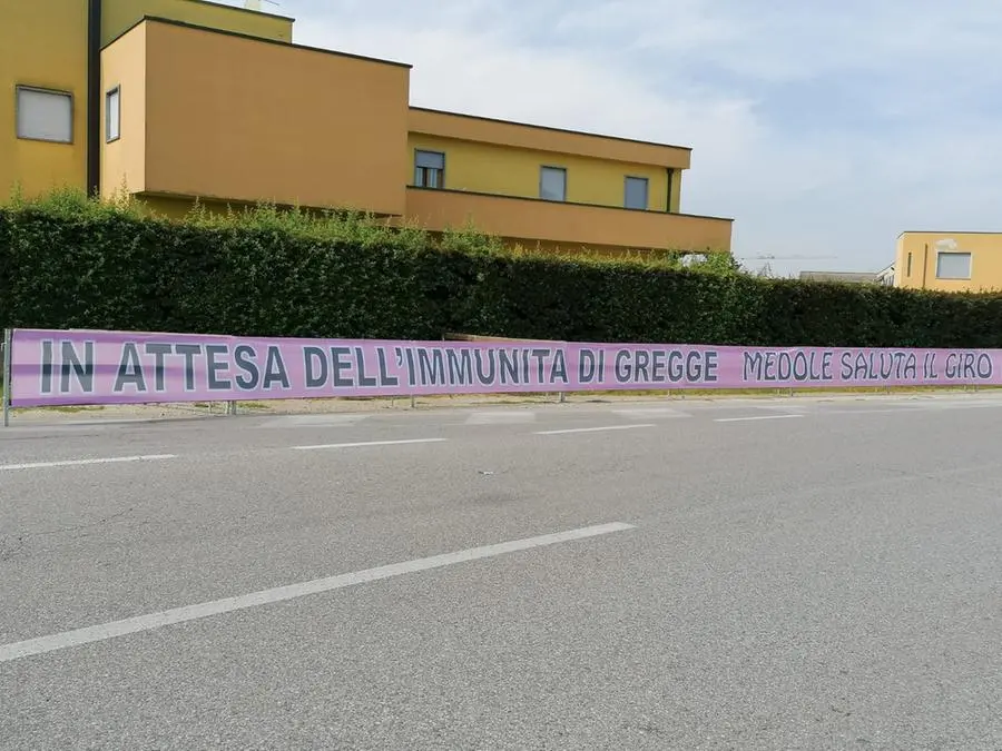 A Medole, al confine con il Bresciano, gli "allestimenti" per il Giro d'Italia