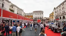 Mille Miglia 2021: la seconda parte di punzonature in piazza Vittoria