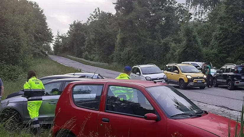 La Fiat Seicento con cui il 24enne si è allontanato da casa, rinvenuti tra Bione e Casto col lunotto in frantumi - © www.giornaledibrescia.it