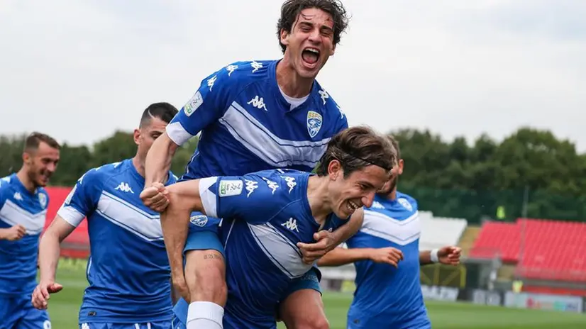 Il Brescia batte il Monza e vola ai play off