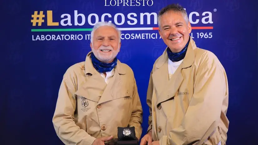 Corrado Lopresto e Marco Mattioli con l'orologio - Foto © www.giornaledibrescia.it