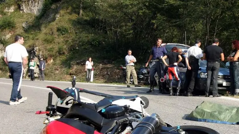 Una moto caduta sulle Coste - © www.giornaledibrescia.it