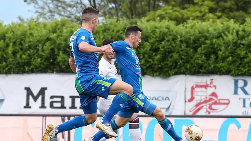 Il gol realizzato da Guerra della FeralpiSalò contro la Vecomp lo scorso mercoledì - Foto Newreporter Nicoli © www.giornaledibrescia.it
