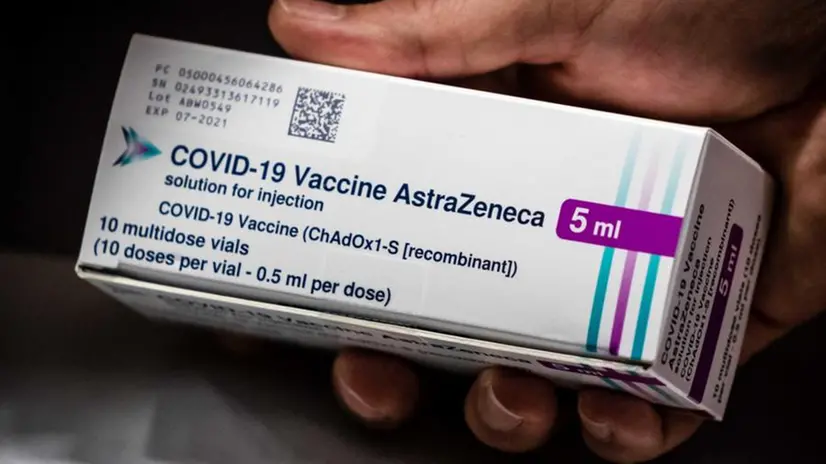 Una scatola di vaccino AstraZeneca - Foto Epa © www.giornaledibrescia.it