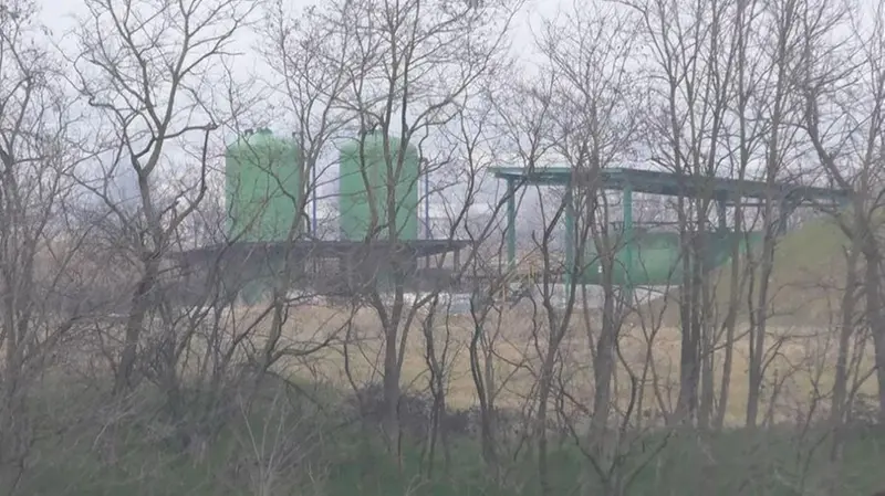 Due silos della discarica di rifiuti speciali della Metalli Capra - Foto © www.giornaledibrescia.it