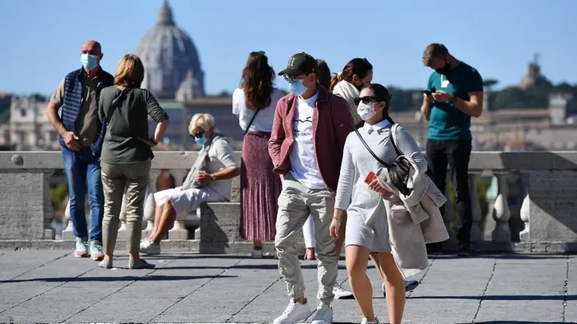 Turisti a Roma - Foto Ansa  © www.giornaledibrescia.it
