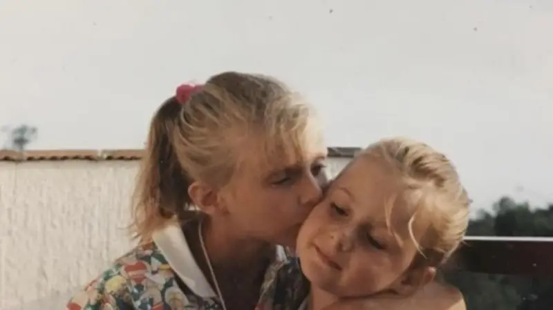 Francesca Fantoni con la sorella Elisa da bambine - Foto © www.giornaledibrescia.it