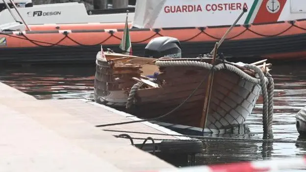 L’imbarcazione su cui si trovavano Greta Nedrotti e Umberto Garzarella, travolta dal motoscafo dei due tedeschi - Foto Gabriele Strada /Neg © www.giornaledibrescia.it