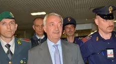 Fabio Riva nel 2015, quando fu prelevato all'aeroporto di Fiumicino - Foto Ansa © www.giornaledibrescia.it