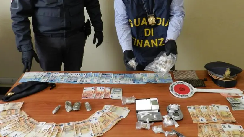 La merce sequestrata dalle Fiamme Gialle