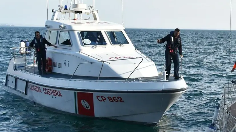 La Guardia costiera in azione sul Garda (archivio) - © www.giornaledibrescia.it