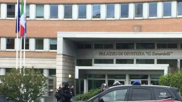 Dall’arresto all’indagine: sono tre i militari accusati di lesioni - Foto © www.giornaledibrescia.it