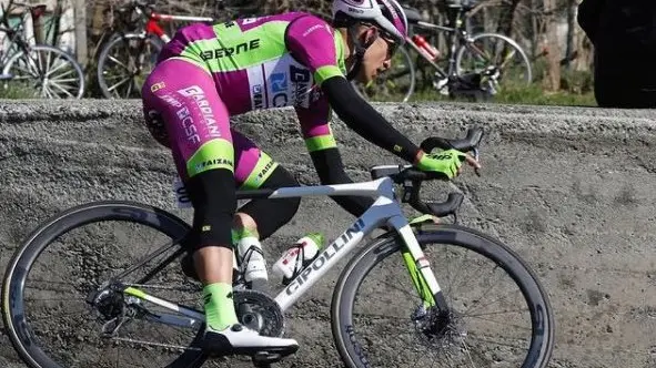 Alessandro Tonelli è costretto a dire addio, causa Covid, al Giro che parte sabato