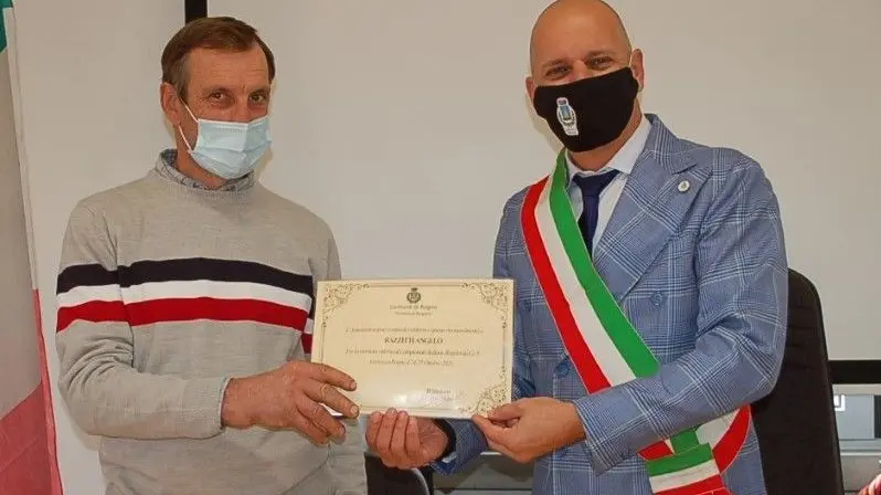 Angelo a ottobre aveva ricevuto un riconoscimento dal sindaco del Comune di Rogno, dove viveva