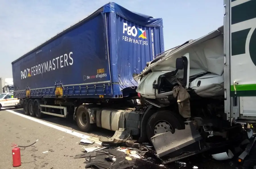 Tamponamento tra mezzi pesanti in A4: un morto