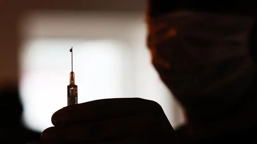Vaccino (simbolica) - Foto Ansa   © www.giornaledibrescia.it