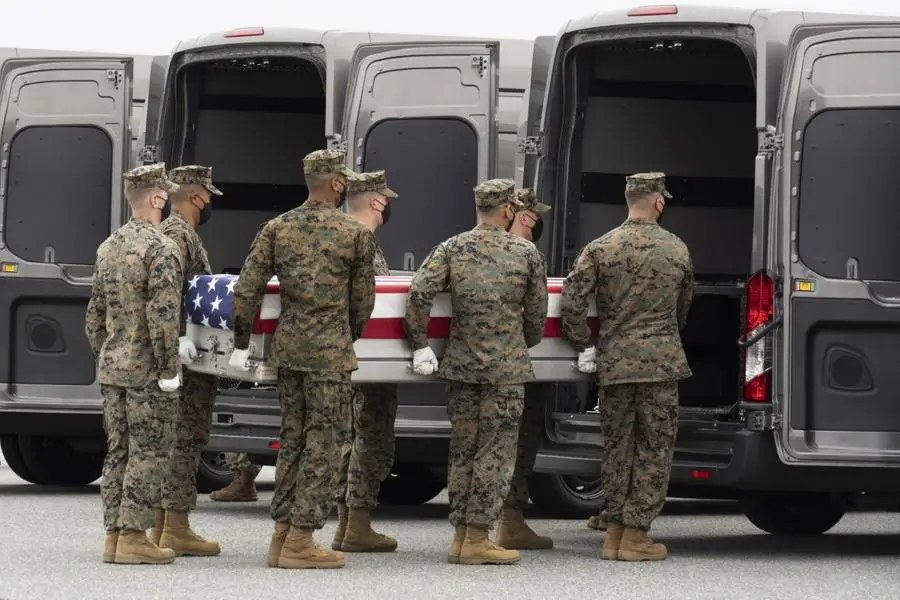 Dover, Biden accoglie in patria le salme dei militari Usa uccisi a Kabul