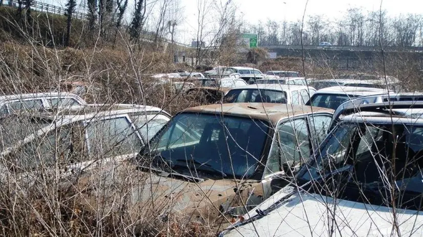 Uno dei depositi abusivi sequestrati nel Bresciano
