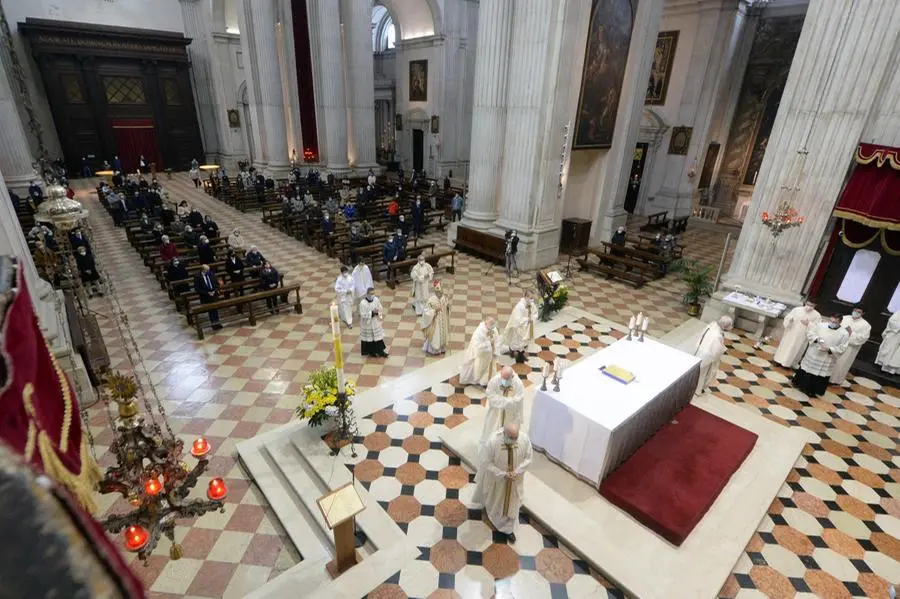 In Duomo il vescovo celebra la Messa Pontificale di Pasqua