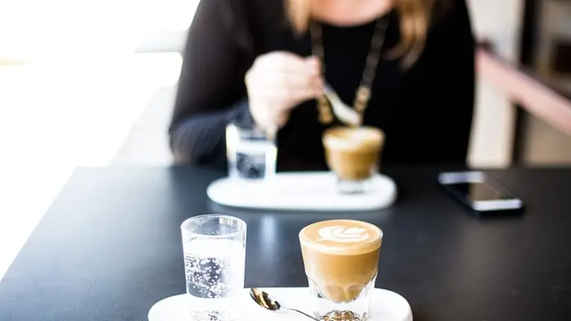 Un caffé all'aperto: sarà possibile in zona gialla dopo il 26 aprile