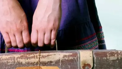 «Madri con la valigia», l’immagine simbolica scelta per il libro delle edizioni Paoline - © www.giornaledibrescia.it