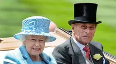 La regina Elisabetta e il principe Filippo - Foto Epa/Andy Rain © www.giornaledibrescia.it