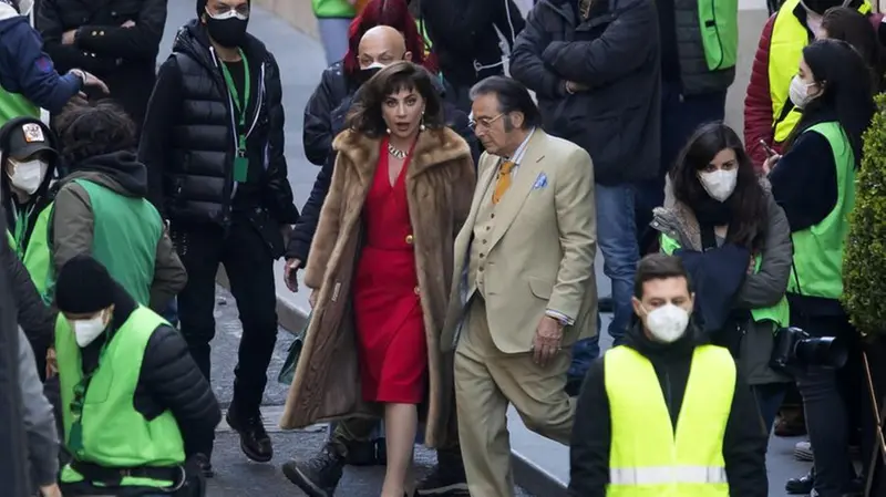 Lady Gaga sul set: interpreta «lady Gucci»