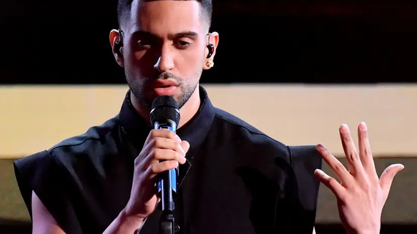 Mahmood con un medley dei suoi successi: Rapide, Inuyasha, Barrio, Calipso, Soldi.