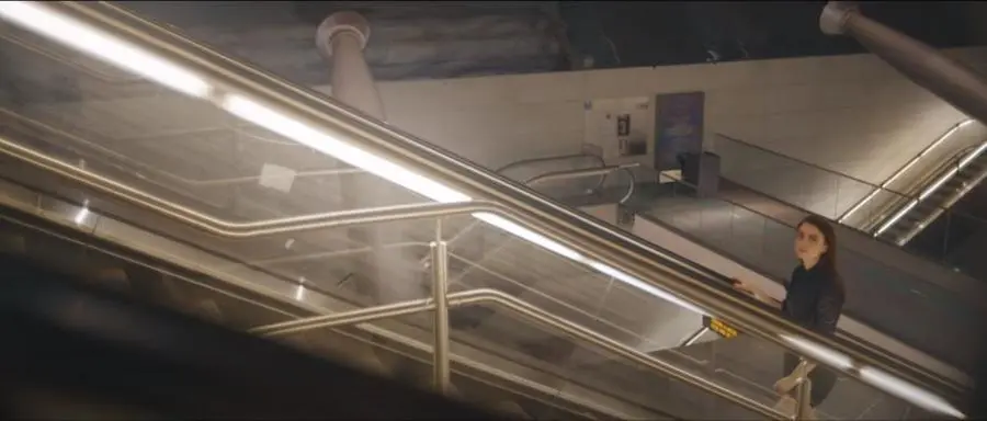 Una scena girata sulla metro di Brescia tratta dal video di Dieci, il brano di Annalisa a Sanremo