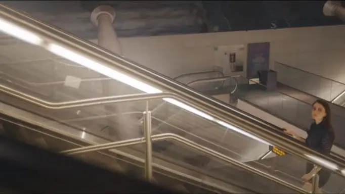 Una scena girata sulla metro di Brescia tratta dal video di Dieci, il brano di Annalisa a Sanremo